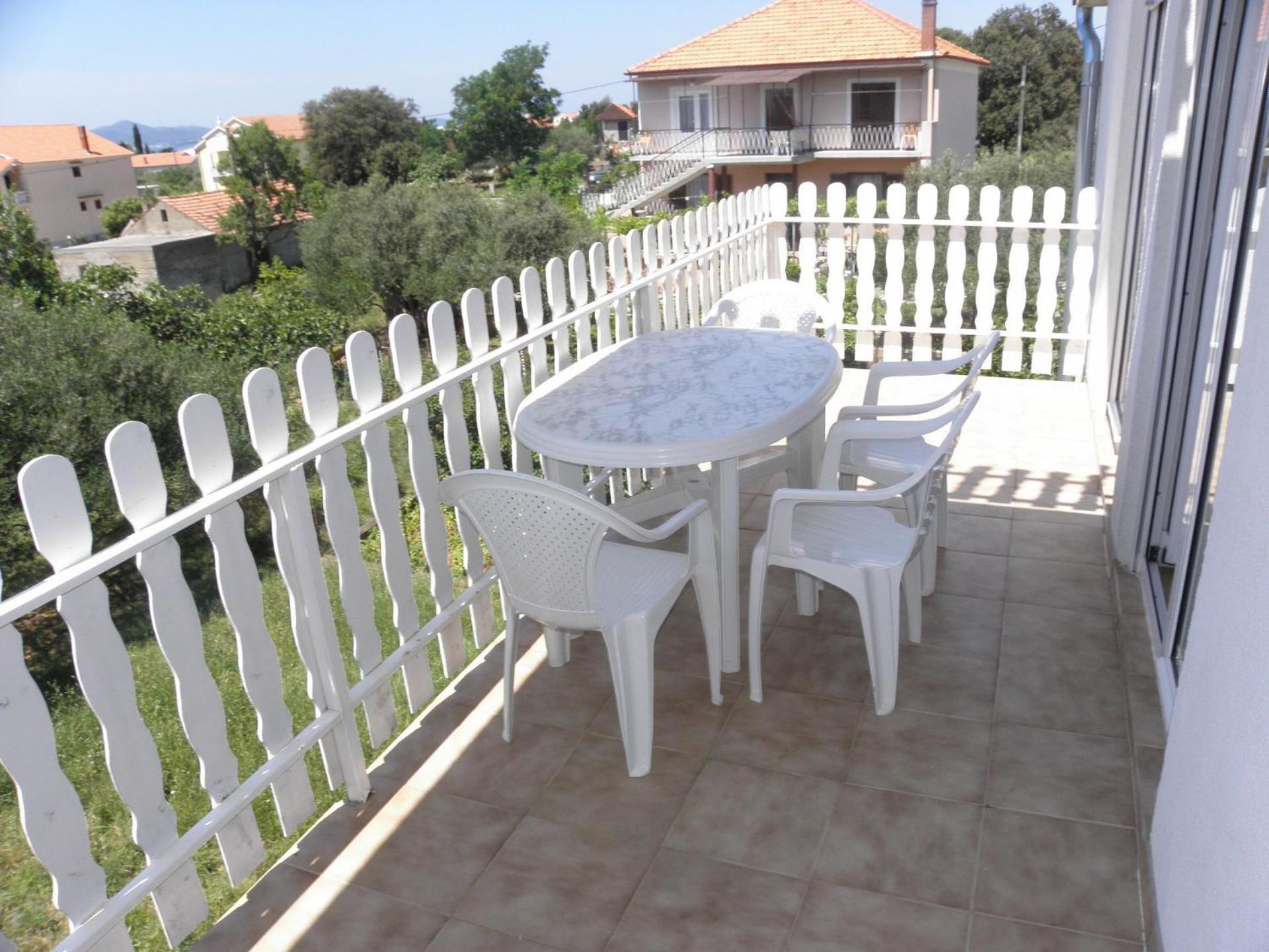 Apartments Zvone - 100 M From Sea Bibinje Εξωτερικό φωτογραφία